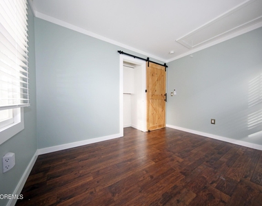 67 S Bay Avenue - Photo Thumbnail 26