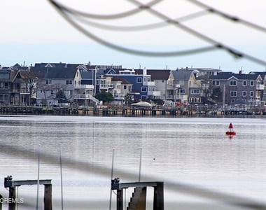 67 S Bay Avenue - Photo Thumbnail 33