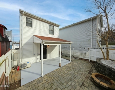 67 S Bay Avenue - Photo Thumbnail 4