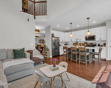 57 Mccormick Avenue S - Photo Thumbnail 9