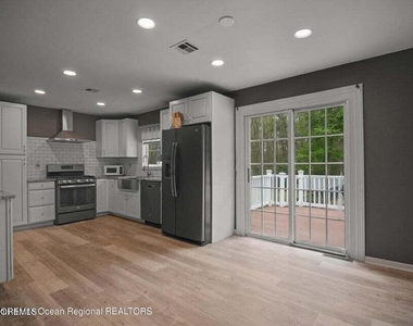 46 Walter Drive - Photo Thumbnail 4