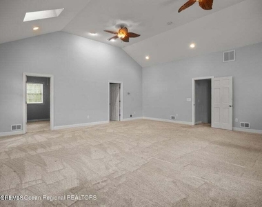 46 Walter Drive - Photo Thumbnail 8