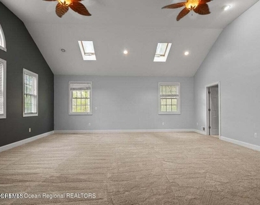 46 Walter Drive - Photo Thumbnail 7
