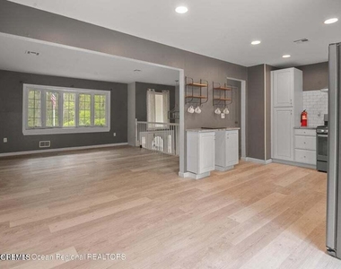 46 Walter Drive - Photo Thumbnail 6