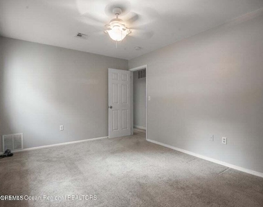 46 Walter Drive - Photo Thumbnail 12