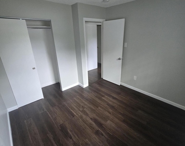 151 Shenandoah Boulevard - Photo Thumbnail 2