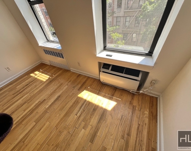East 83 Street - Photo Thumbnail 7