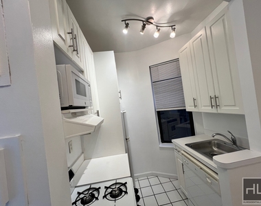 East 83 Street - Photo Thumbnail 2