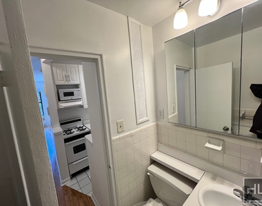 East 83 Street - Photo Thumbnail 9