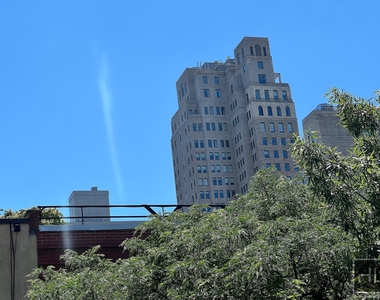 East 83 Street - Photo Thumbnail 6