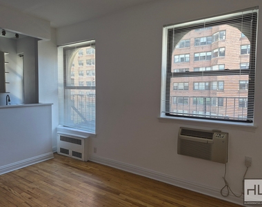 East 83rd Street - Photo Thumbnail 9
