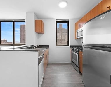 East 92nd Street - Photo Thumbnail 2