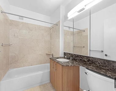 East 92nd Street - Photo Thumbnail 6