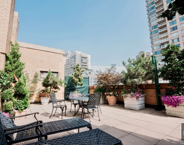 East 68 Street - Photo Thumbnail 4