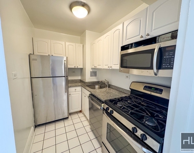 East 79th Street - Photo Thumbnail 4