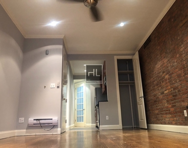 East 82 Street - Photo Thumbnail 9
