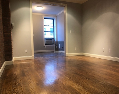 East 82 Street - Photo Thumbnail 8