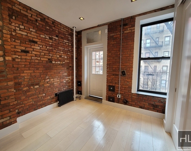 East 82 Street - Photo Thumbnail 1