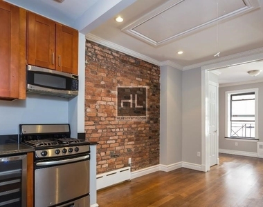 East 82 Street - Photo Thumbnail 6