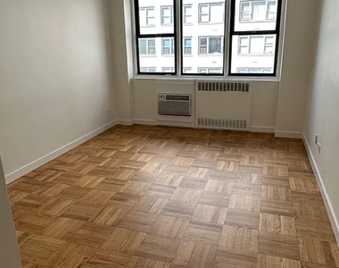 East 79th Street - Photo Thumbnail 2