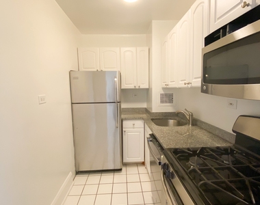 East 79th Street - Photo Thumbnail 3