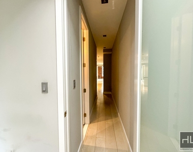 East 82 Street - Photo Thumbnail 2