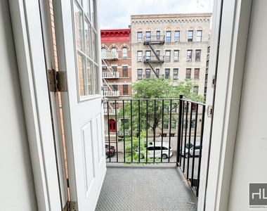 East 82 Street - Photo Thumbnail 4