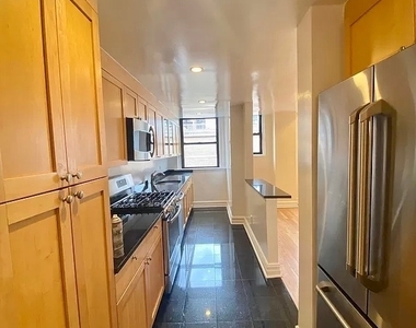 East 68 Street - Photo Thumbnail 6