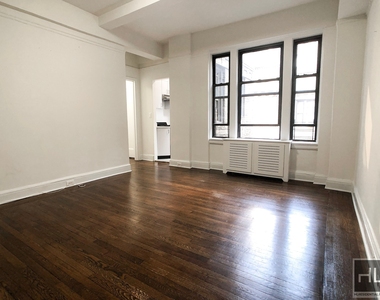 East 46 Street - Photo Thumbnail 1