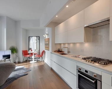 East 44th Street - Photo Thumbnail 1
