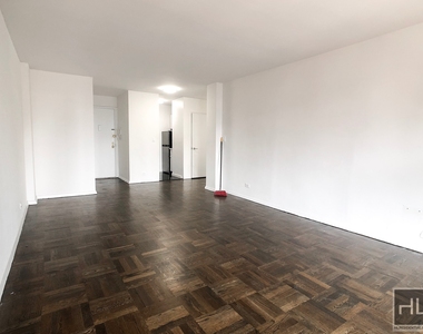 East 35 Street - Photo Thumbnail 2
