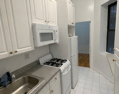 2 Avenue - Photo Thumbnail 1