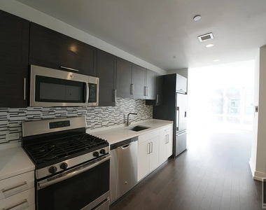 10th Avenue - Photo Thumbnail 2