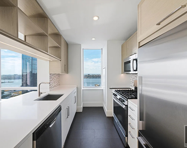 10th Avenue - Photo Thumbnail 2