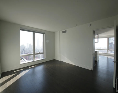 10th Avenue - Photo Thumbnail 2