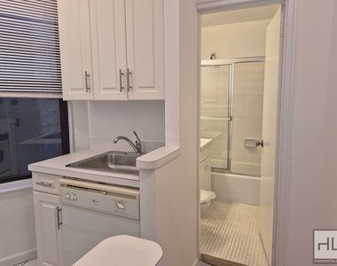 East 83 Street - Photo Thumbnail 7