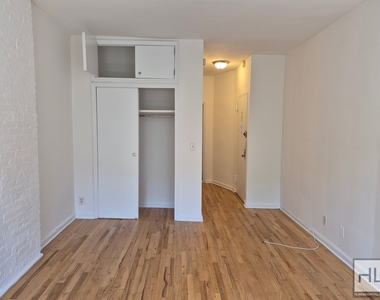 East 83 Street - Photo Thumbnail 3