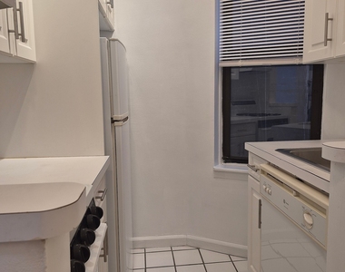 East 83 Street - Photo Thumbnail 6