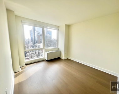 West 42nd Street - Photo Thumbnail 1