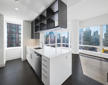 10th Avenue - Photo Thumbnail 1