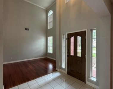 1609 Simsbury Drive - Photo Thumbnail 2