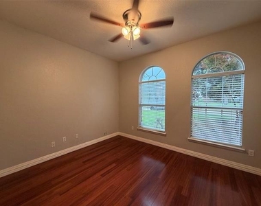 1609 Simsbury Drive - Photo Thumbnail 9