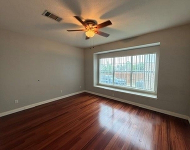 1609 Simsbury Drive - Photo Thumbnail 8