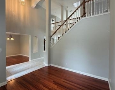 1609 Simsbury Drive - Photo Thumbnail 3