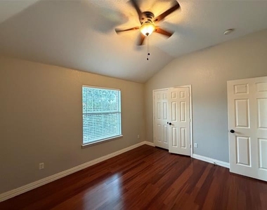 1609 Simsbury Drive - Photo Thumbnail 11