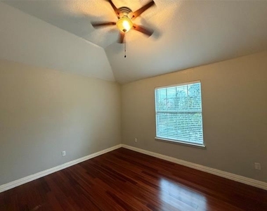 1609 Simsbury Drive - Photo Thumbnail 12