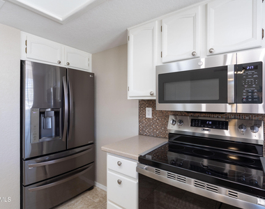 10930 E Hope Drive - Photo Thumbnail 4