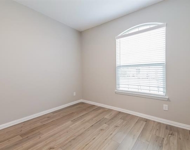 126 Autumn Sage Lane - Photo Thumbnail 14