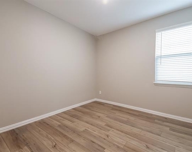 126 Autumn Sage Lane - Photo Thumbnail 12