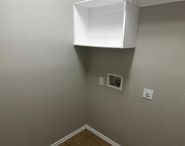 1809 Estates Drive - Photo Thumbnail 17